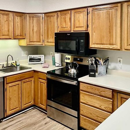 Lincoln Condo With Views, Pool, Hot Tub And Balcony! Exterior photo