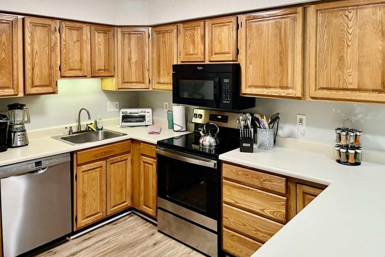Lincoln Condo With Views, Pool, Hot Tub And Balcony! Exterior photo