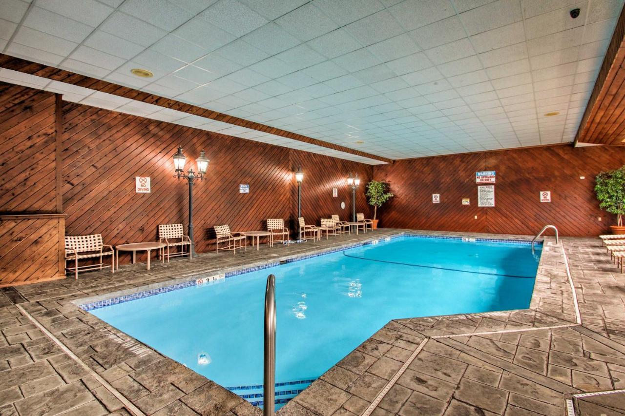 Lincoln Condo With Views, Pool, Hot Tub And Balcony! Exterior photo